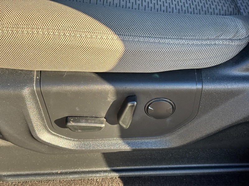 Ford F-150 Vehicle Full-screen Gallery Image 16