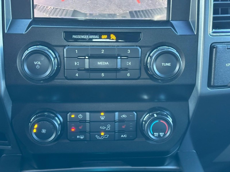 Ford F-150 Vehicle Full-screen Gallery Image 25