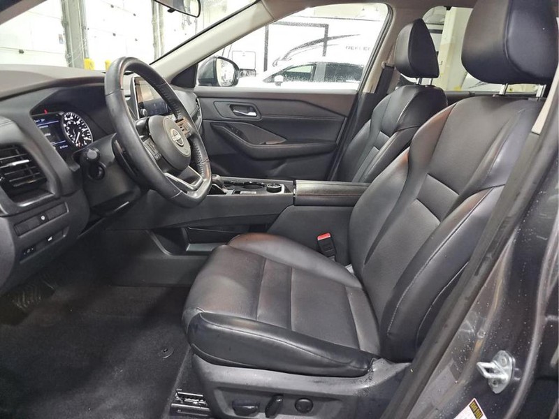 Nissan Rogue Vehicle Full-screen Gallery Image 04