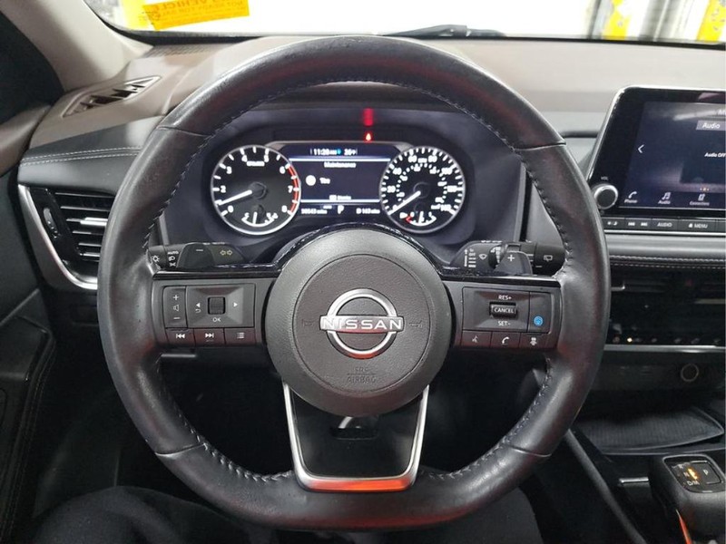 Nissan Rogue Vehicle Full-screen Gallery Image 05