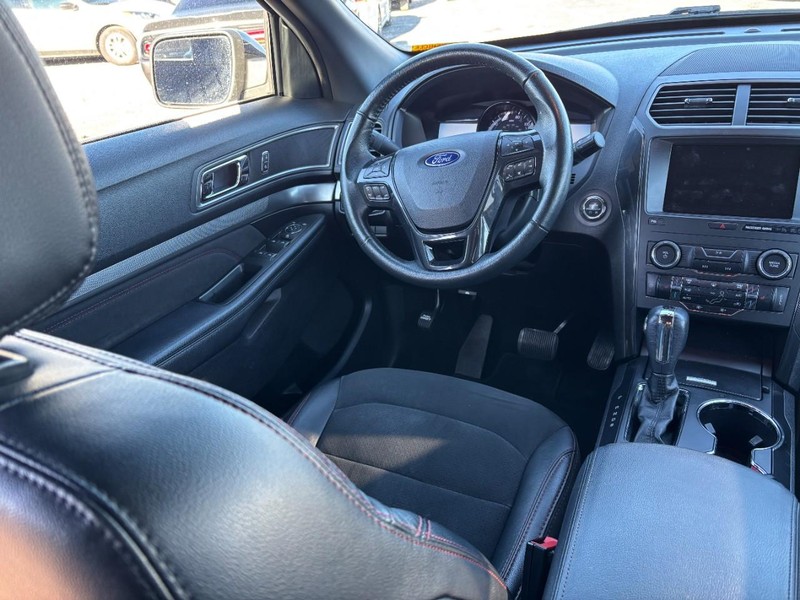 Ford Explorer Vehicle Image 13