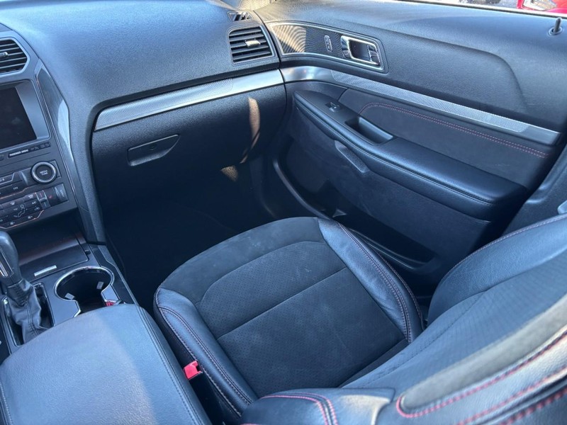 Ford Explorer Vehicle Image 15