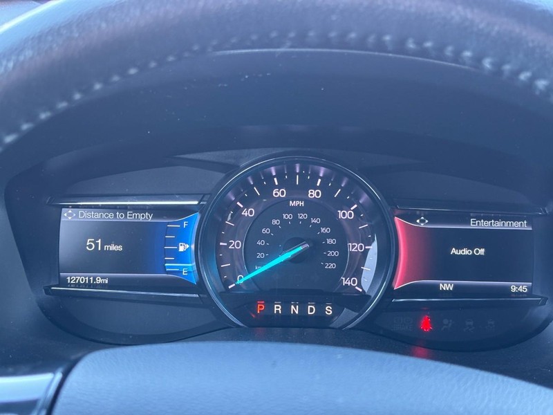 Ford Explorer Vehicle Image 22