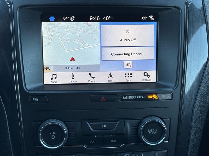 Ford Explorer Vehicle Image 23