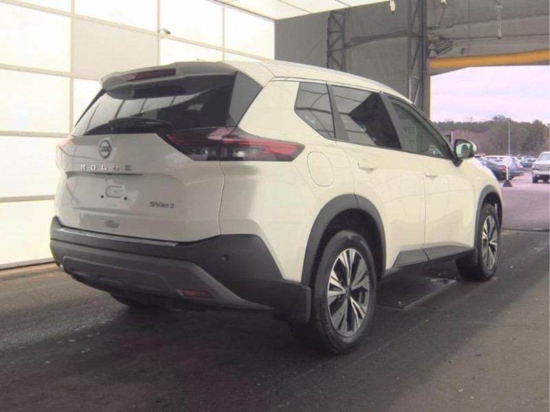 Nissan Rogue Vehicle Full-screen Gallery Image 02