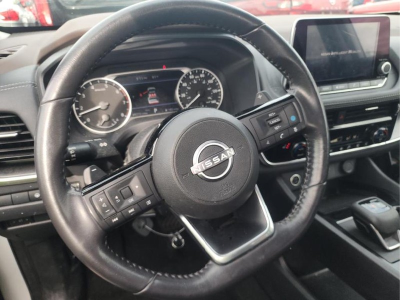 Nissan Rogue Vehicle Full-screen Gallery Image 05