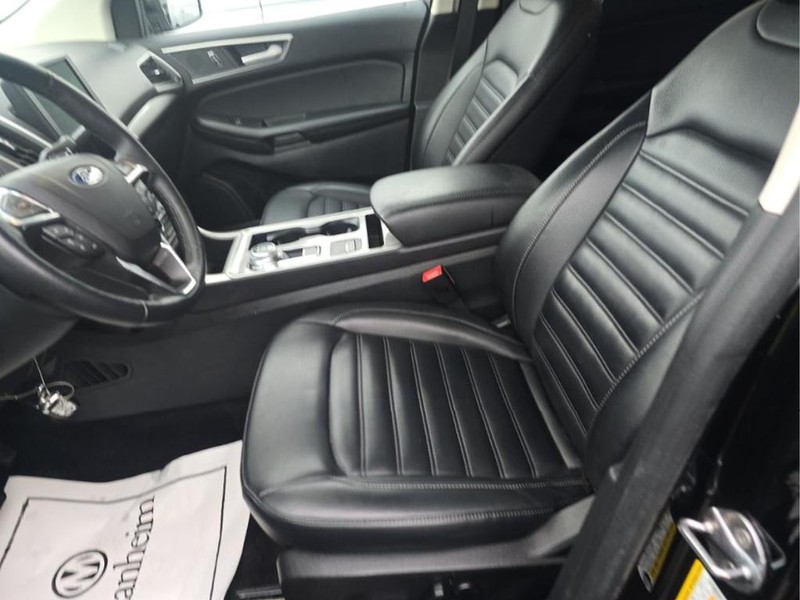 Ford Edge Vehicle Full-screen Gallery Image 04