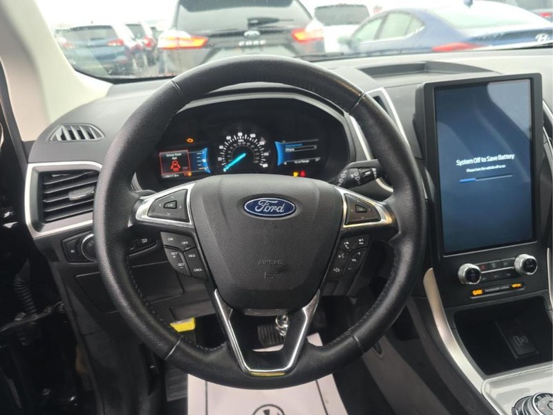 Ford Edge Vehicle Full-screen Gallery Image 05