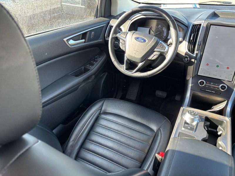 Ford Edge Vehicle Full-screen Gallery Image 13