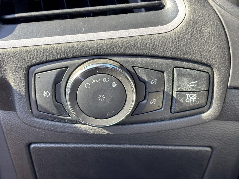 Ford Edge Vehicle Full-screen Gallery Image 18