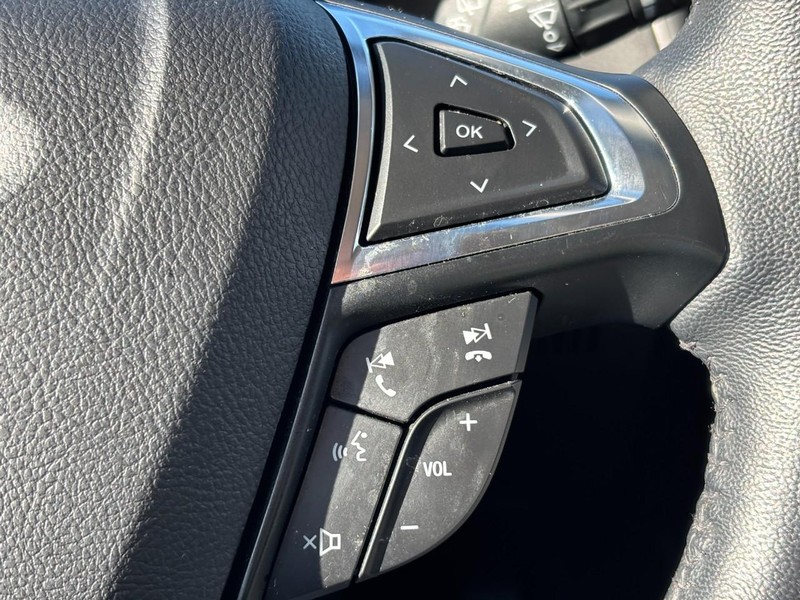 Ford Edge Vehicle Full-screen Gallery Image 21