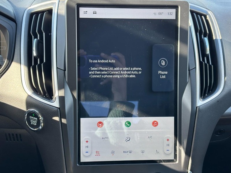 Ford Edge Vehicle Full-screen Gallery Image 23