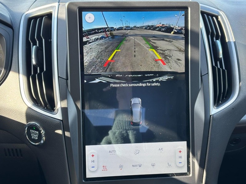 Ford Edge Vehicle Full-screen Gallery Image 24