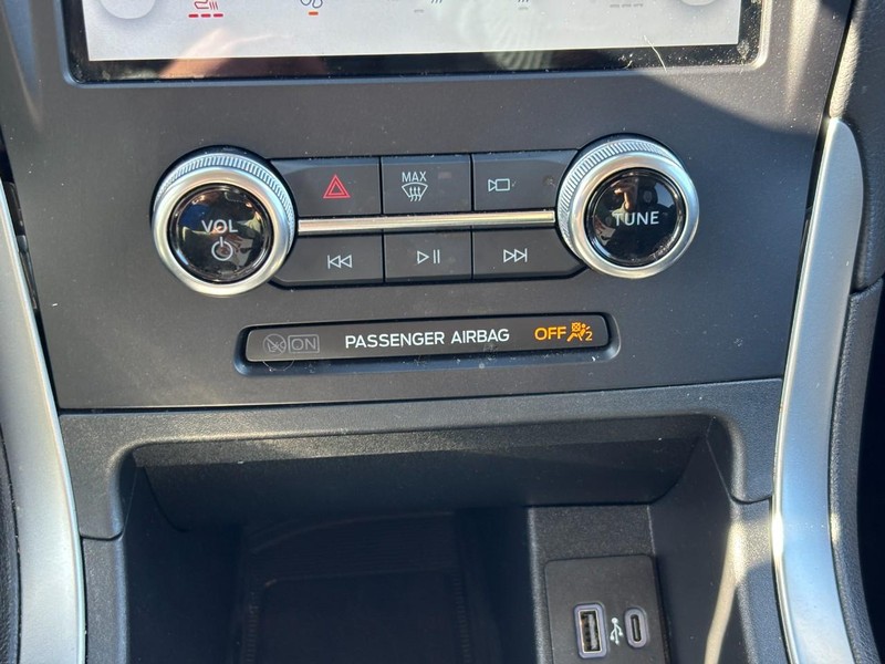 Ford Edge Vehicle Full-screen Gallery Image 25