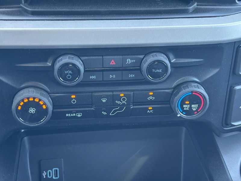 Ford Super Duty F-250 SRW Vehicle Full-screen Gallery Image 25