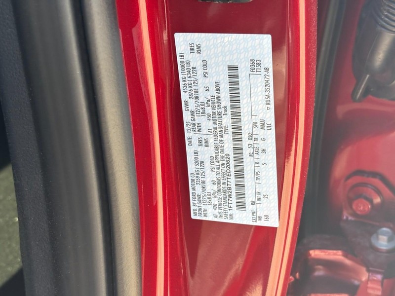 Ford Super Duty F-250 SRW Vehicle Full-screen Gallery Image 26