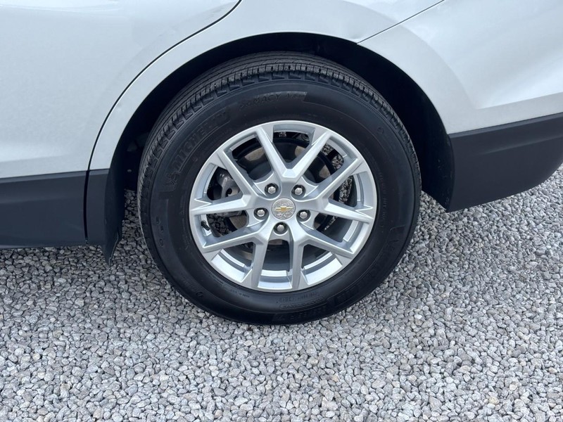 Chevrolet Equinox Vehicle Full-screen Gallery Image 09