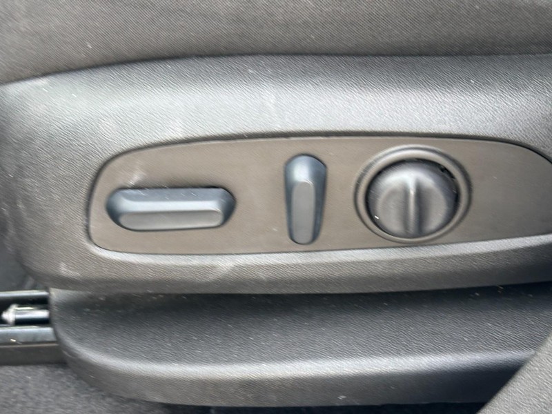 Chevrolet Equinox Vehicle Full-screen Gallery Image 14