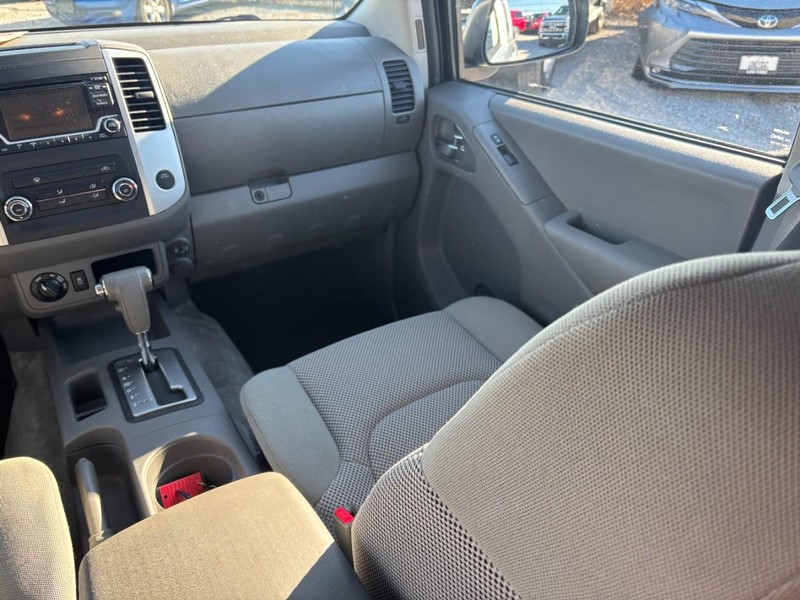 Nissan Frontier Vehicle Image 15