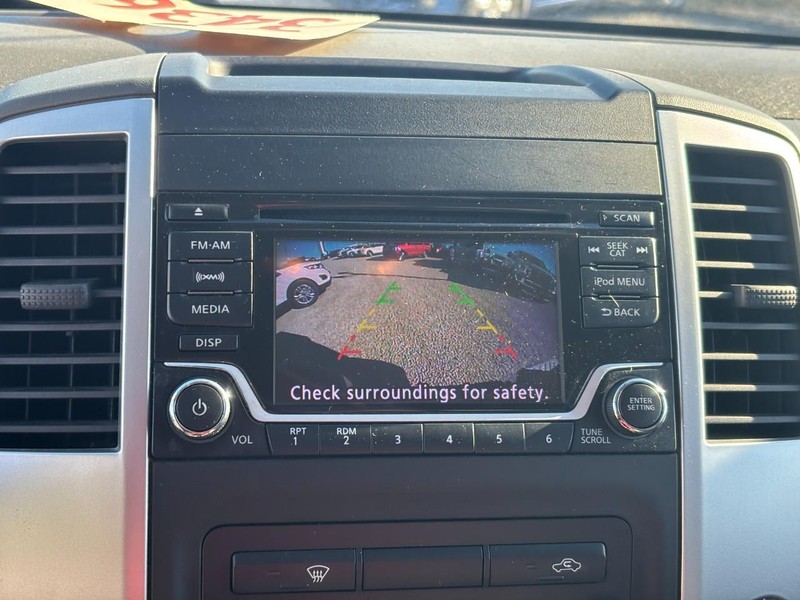 Nissan Frontier Vehicle Image 24