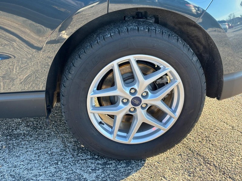 Ford Edge Vehicle Full-screen Gallery Image 11