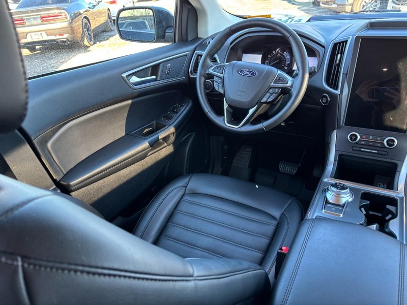 Ford Edge Vehicle Full-screen Gallery Image 13