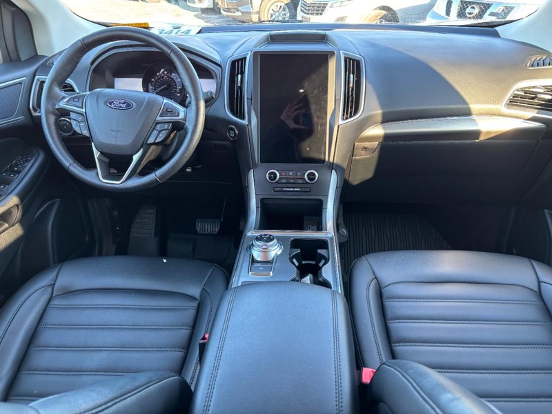 Ford Edge Vehicle Full-screen Gallery Image 14