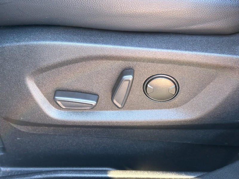 Ford Edge Vehicle Full-screen Gallery Image 16