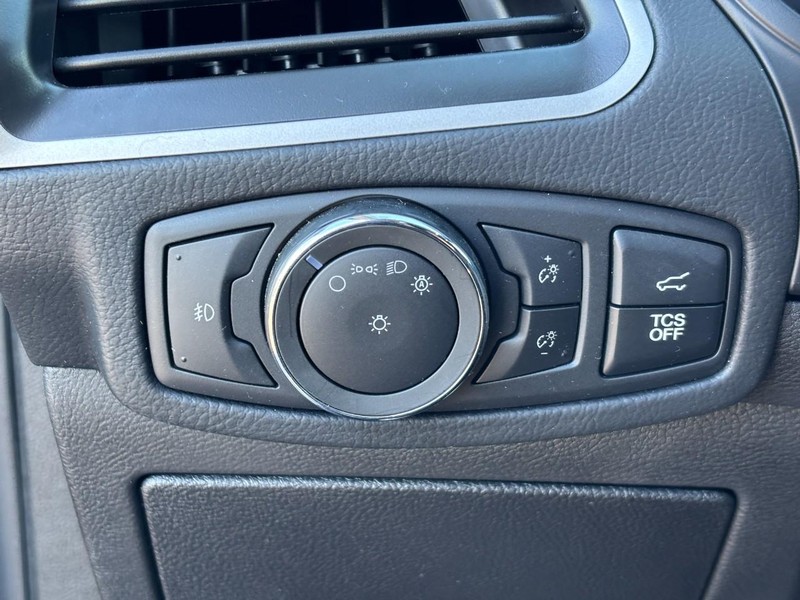 Ford Edge Vehicle Full-screen Gallery Image 18