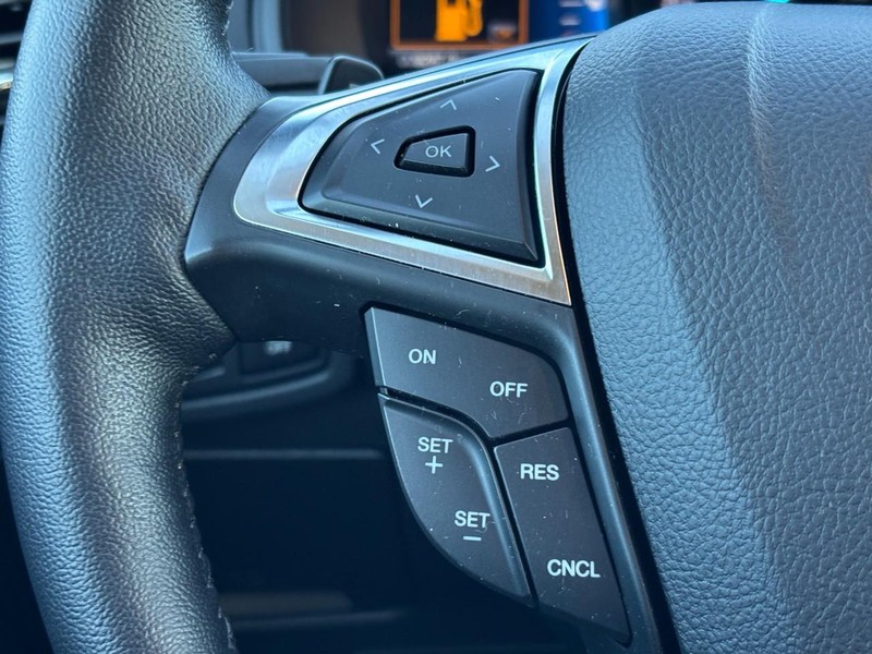 Ford Edge Vehicle Full-screen Gallery Image 19
