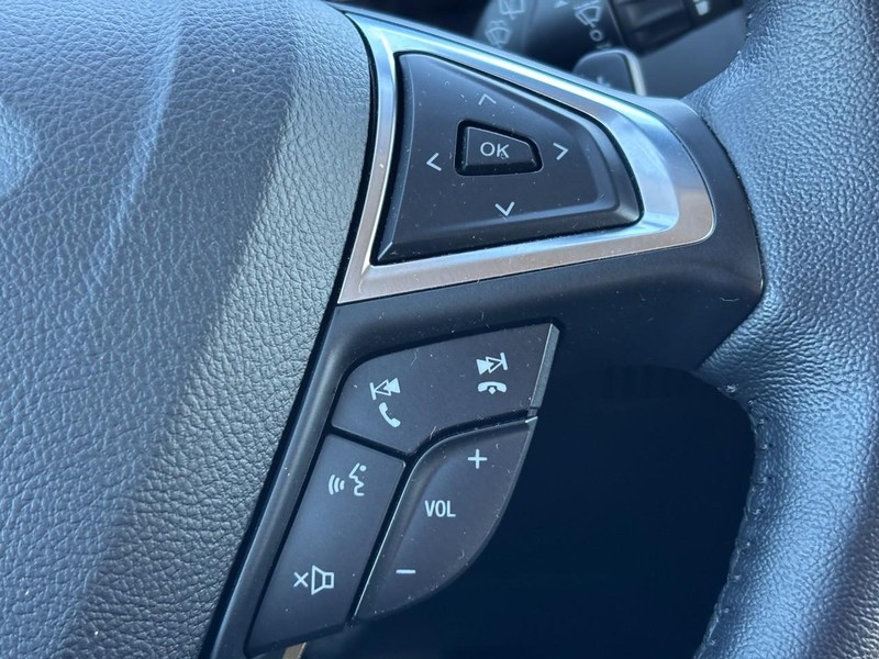 Ford Edge Vehicle Full-screen Gallery Image 21