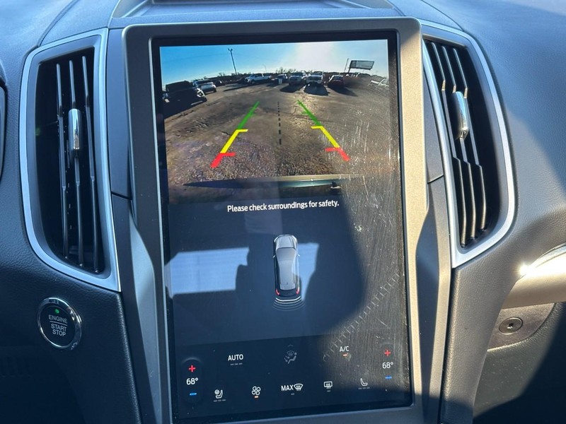 Ford Edge Vehicle Full-screen Gallery Image 24