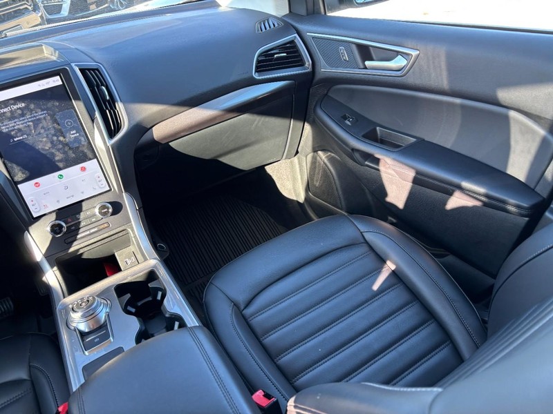 Ford Edge Vehicle Full-screen Gallery Image 15