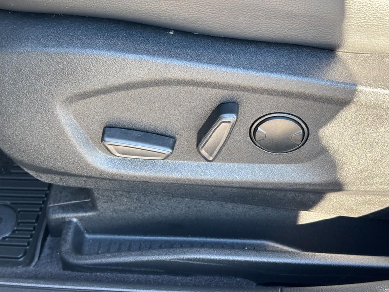 Ford Edge Vehicle Full-screen Gallery Image 16