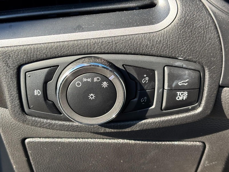 Ford Edge Vehicle Full-screen Gallery Image 18