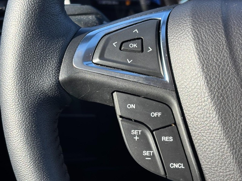 Ford Edge Vehicle Full-screen Gallery Image 19