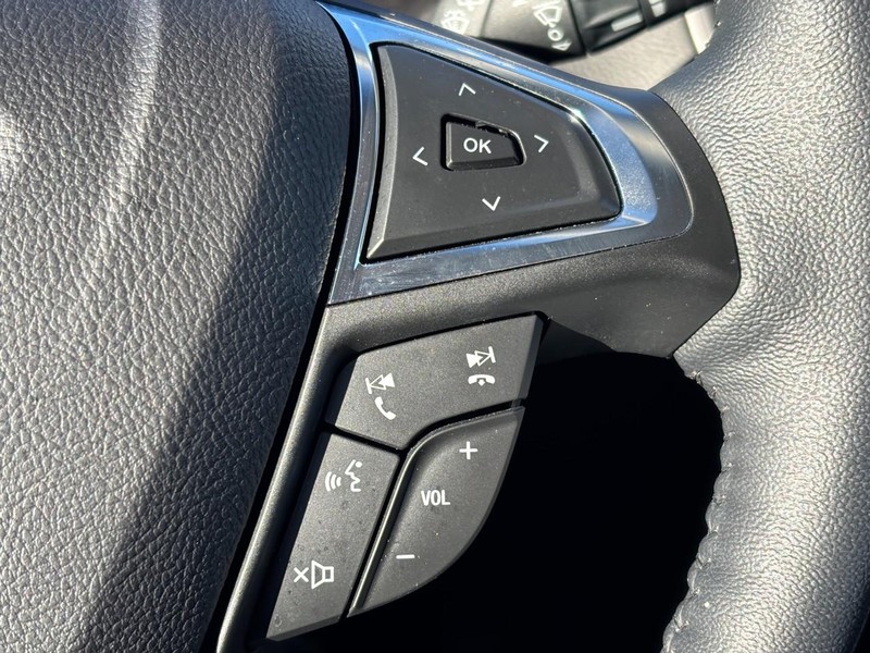 Ford Edge Vehicle Full-screen Gallery Image 21