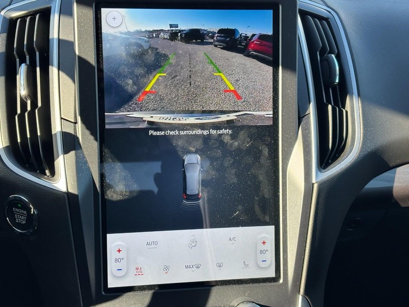 Ford Edge Vehicle Full-screen Gallery Image 24