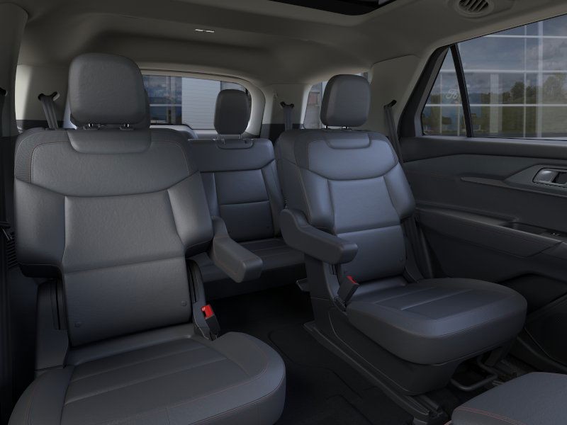 Ford Explorer Vehicle Full-screen Gallery Image 13