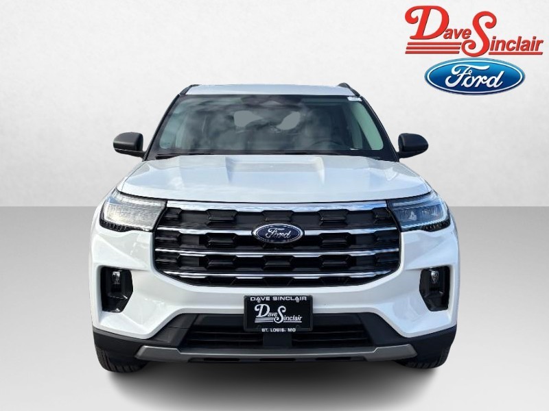 Ford Explorer Vehicle Full-screen Gallery Image 02