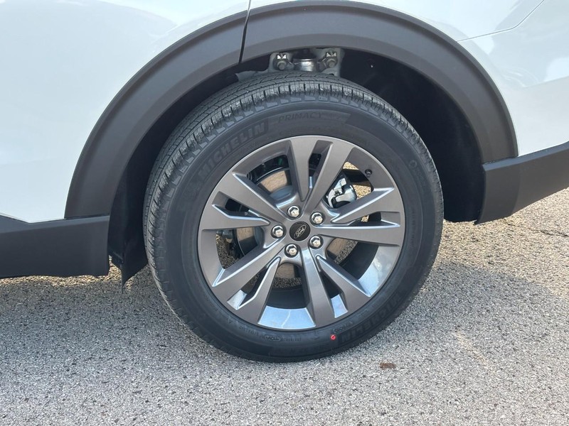 Ford Explorer Vehicle Full-screen Gallery Image 11