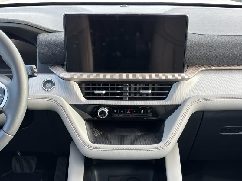 Ford Explorer Vehicle Full-screen Gallery Image 16