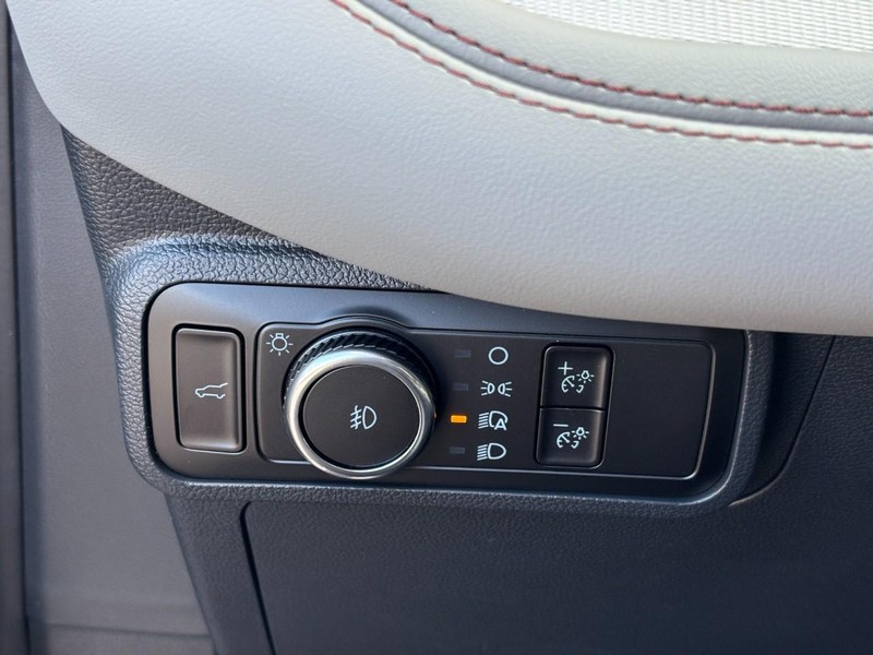 Ford Explorer Vehicle Full-screen Gallery Image 20