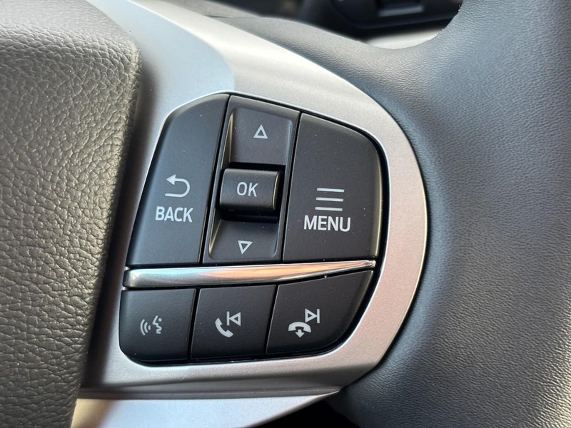 Ford Explorer Vehicle Full-screen Gallery Image 23