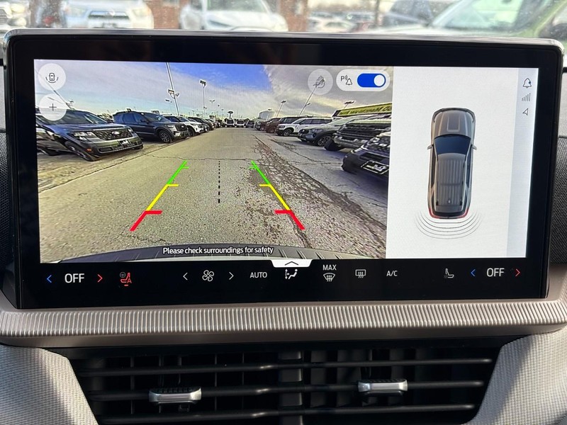 Ford Explorer Vehicle Full-screen Gallery Image 26