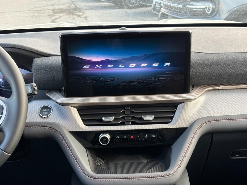 Ford Explorer Vehicle Image 16