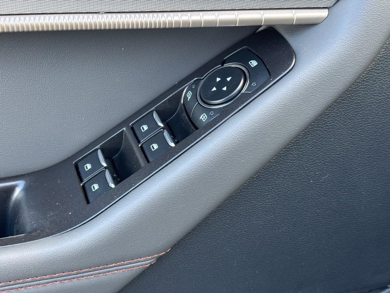 Ford Explorer Vehicle Image 19