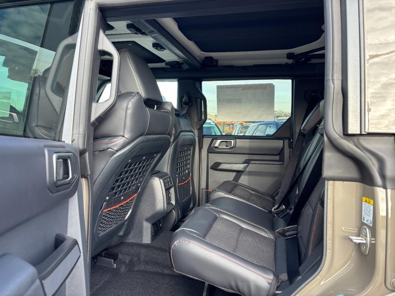 Ford Bronco Vehicle Image 12