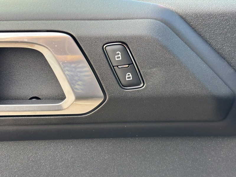 Ford Bronco Vehicle Image 18