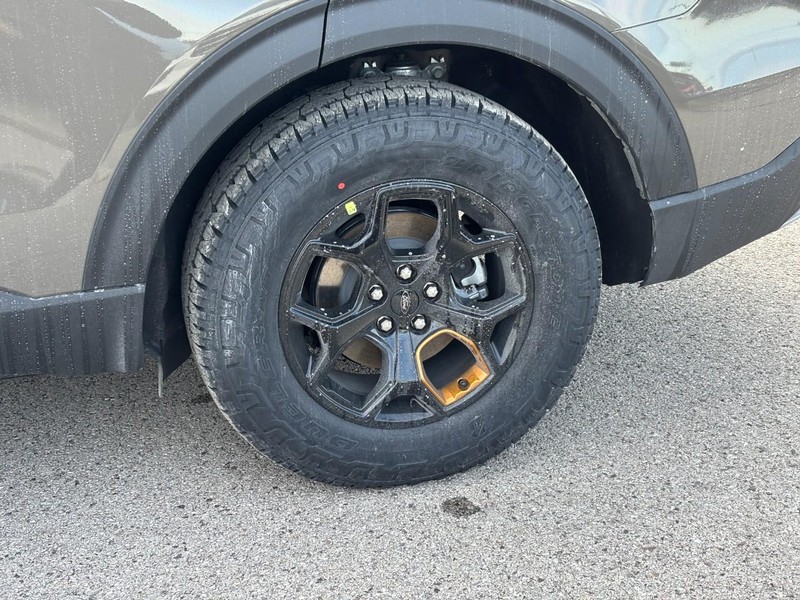 Ford Explorer Vehicle Full-screen Gallery Image 11